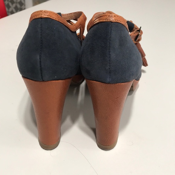 Tan & Navy Academia Heels - Picture 5 of 6